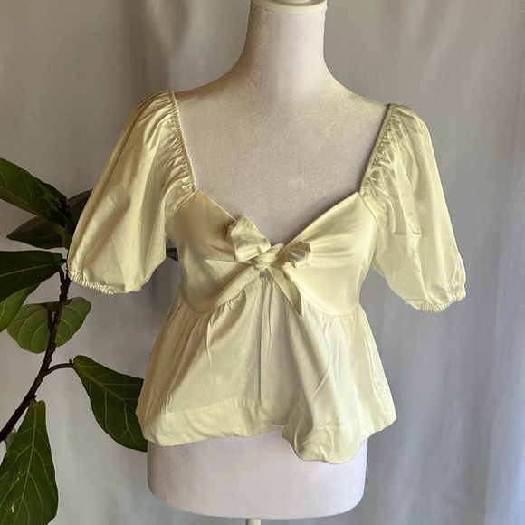 Forever 21 Tops - Forever 21 Puff Sleeve Cream Flounce Top NWT